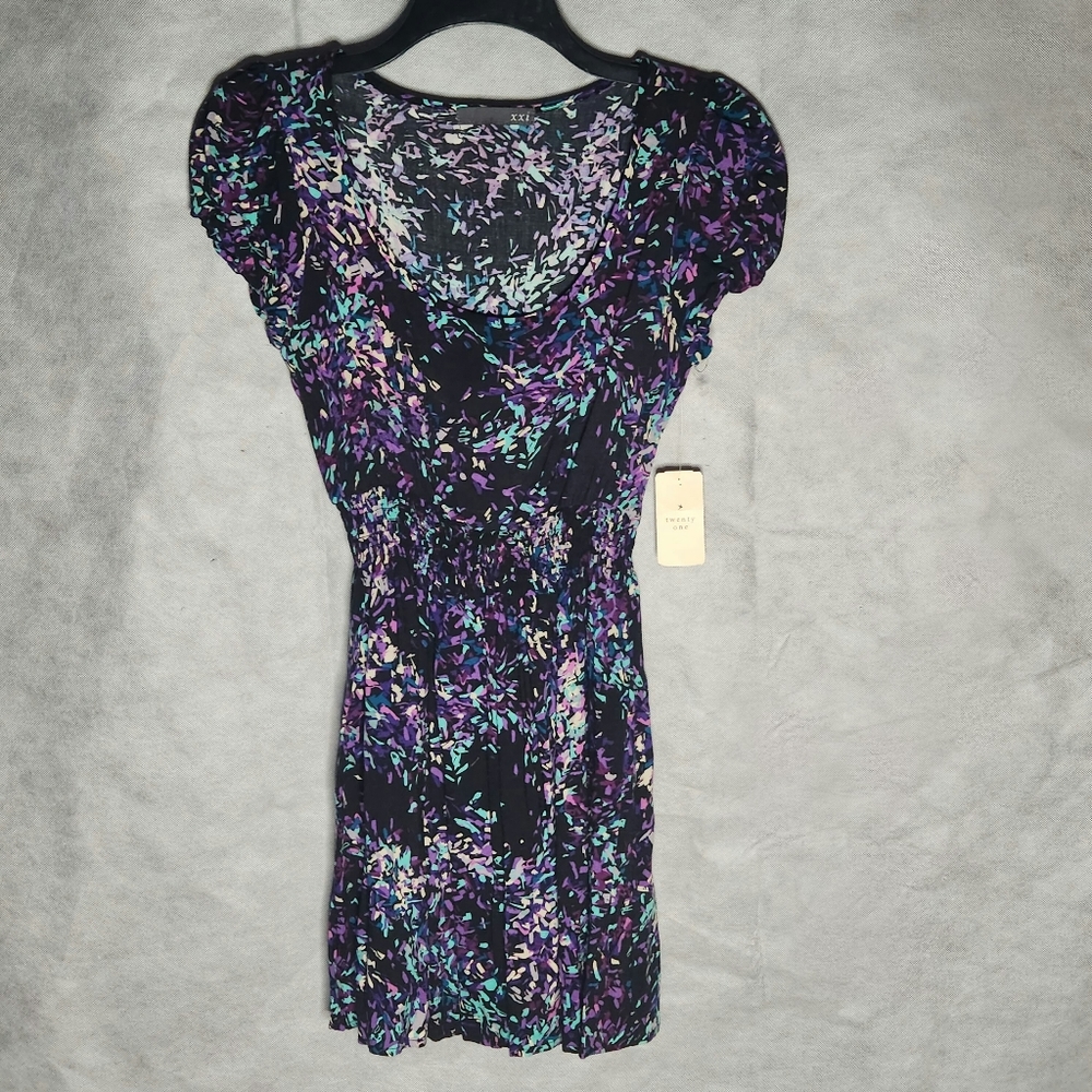 twenty one Short Sleeve 100% Rayon Dress Flare At Hem